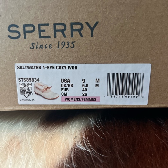 Cream and White All Weather Saltwater 1- Eye Cozy Sperry Boots - Picture 3 of 12